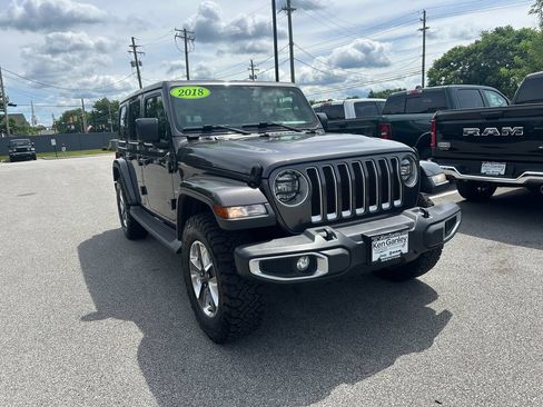 Used 2018 Jeep Wrangler Unlimited Sahara w/ Uconnect 4C Nav & Sound Group AWD/4WD image 4