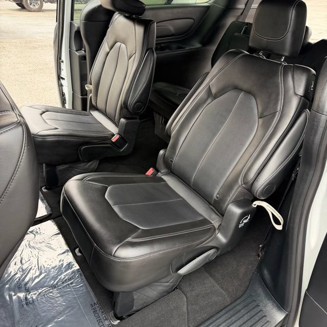 Used 2025 Chrysler Pacifica Select FWD image 39