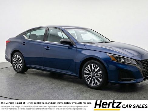 Used 2025 Nissan Altima 2.5 SV image 1