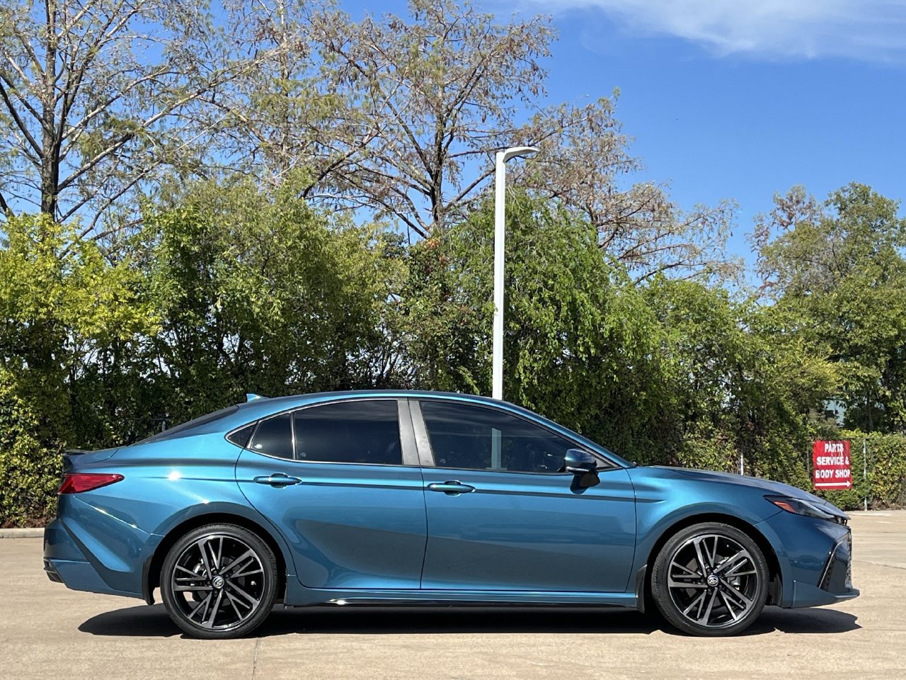 Used 2025 Toyota Camry XSE FWD image 3