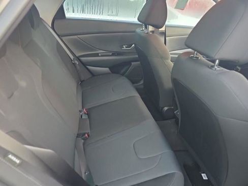 Used 2025 Hyundai Elantra SE FWD image 6