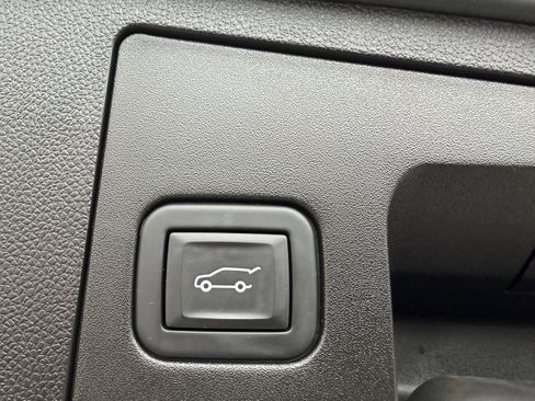 Used 2024 Cadillac XT4 Premium Luxury w/ Technology Package AWD/4WD image 21