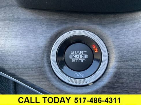 Used 2023 Jeep Grand Cherokee Limited image 17