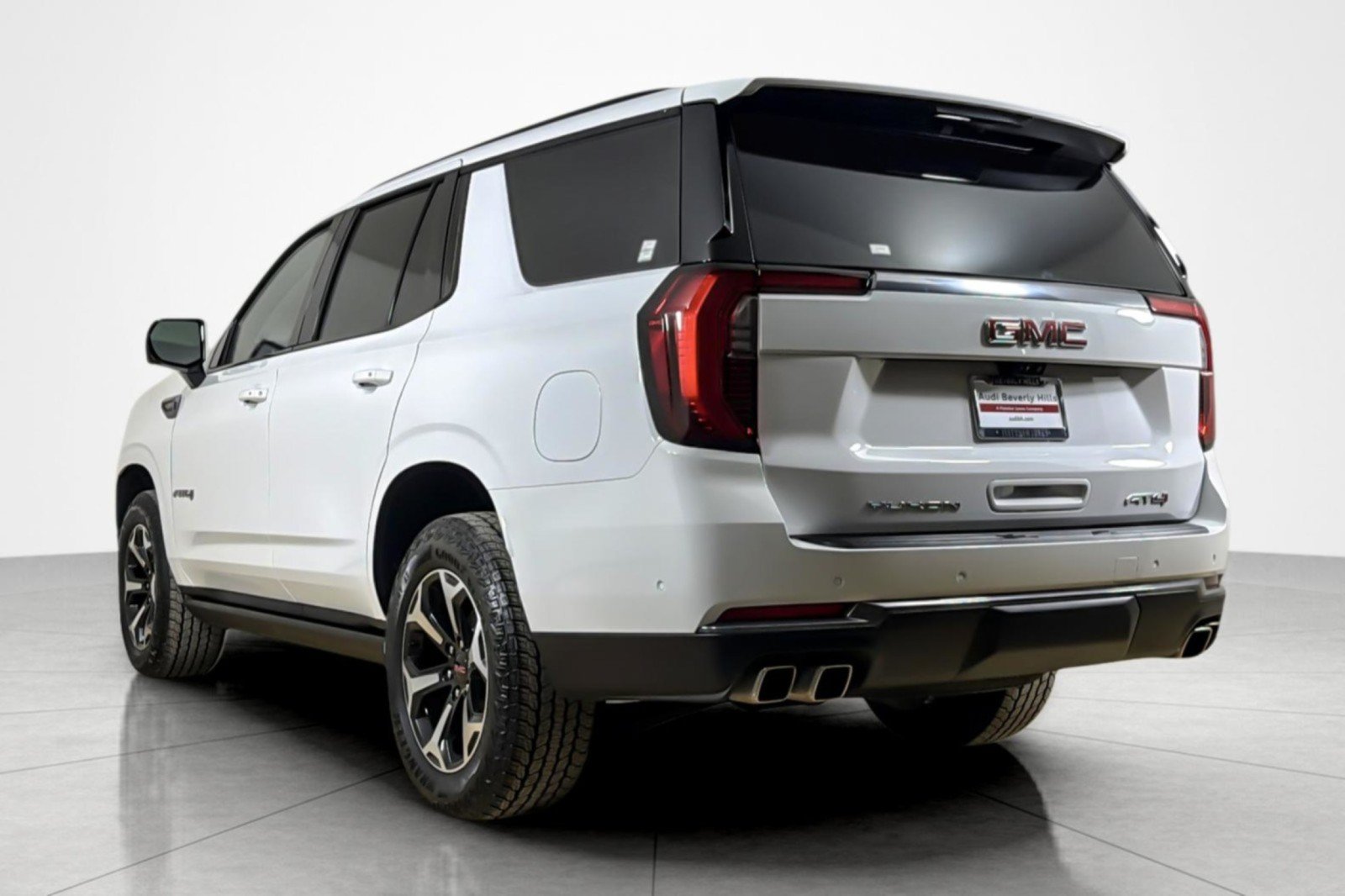 Used 2025 GMC Yukon AT4 w/ AT4 Premium Package AWD/4WD image 2