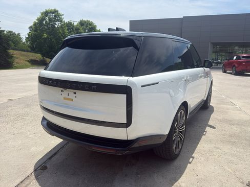 Used 2024 Land Rover Range Rover SE AWD/4WD image 6