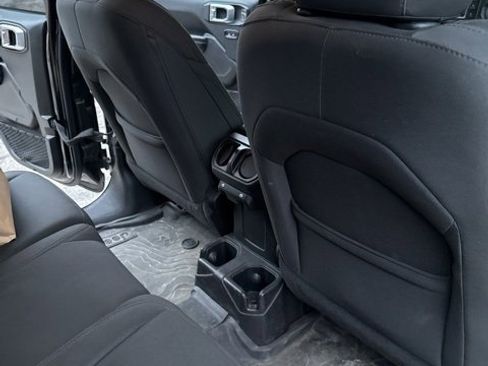 Used 2018 Jeep Wrangler Unlimited Sport S image 24