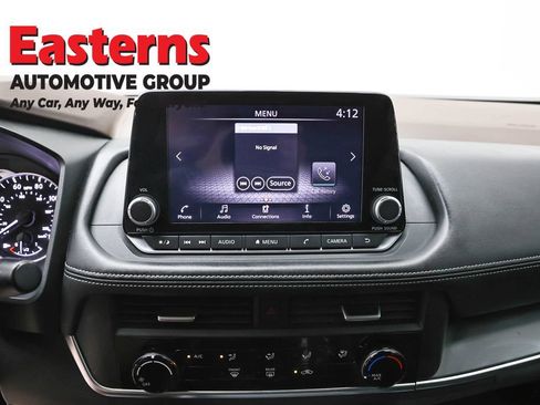Used 2023 Nissan Rogue S AWD/4WD image 12
