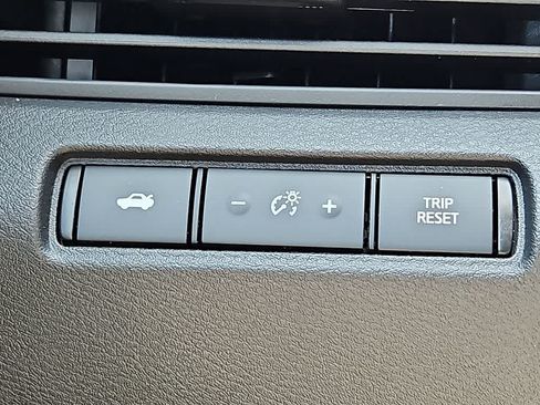 Used 2025 Nissan Altima 2.5 SV FWD image 23