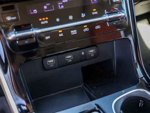 Used 2023 Kia Carnival SX Prestige image 21