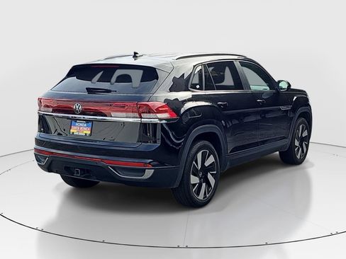 Used 2024 Volkswagen Atlas Cross Sport SE FWD image 5