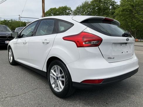 Used 2017 Ford Focus SE w/ Cold Weather Package FWD image 7