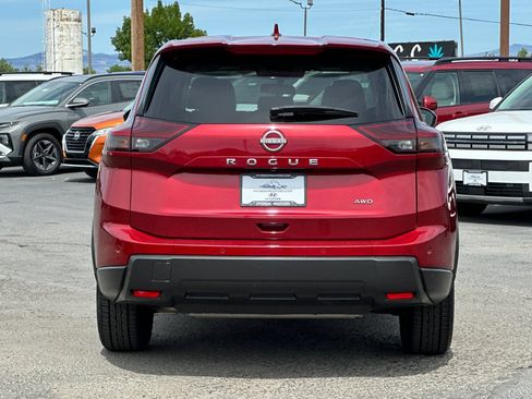 Used 2025 Nissan Rogue SV AWD/4WD image 5