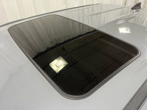 Used 2019 Toyota Tacoma Limited image 22