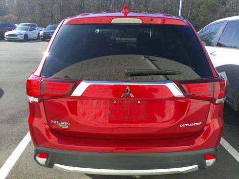 Used 2018 Mitsubishi Outlander ES image 8