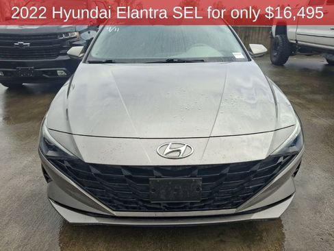 Used 2022 Hyundai Elantra SEL image 3