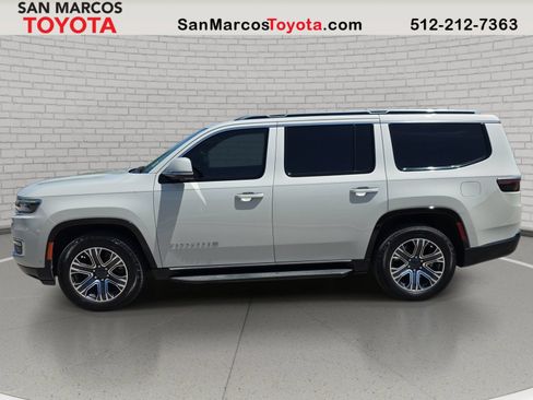Used 2022 Jeep Wagoneer Series III w/ Flexible Seating Group AWD/4WD image 9
