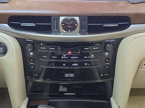 Used 2019 Lexus LX 570 4WD w/ Luxury Package image 25