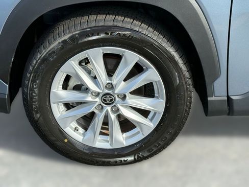 Used 2025 Toyota Corolla Cross LE image 11