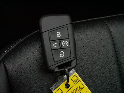 Certified 2024 Volkswagen Tiguan SE R-Line image 32