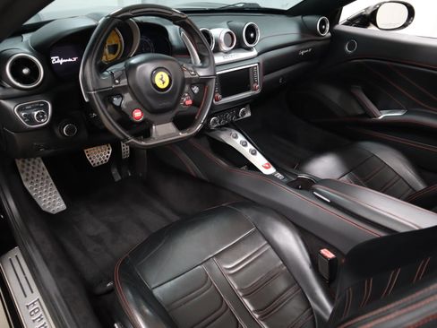 Used 2016 Ferrari California T image 18