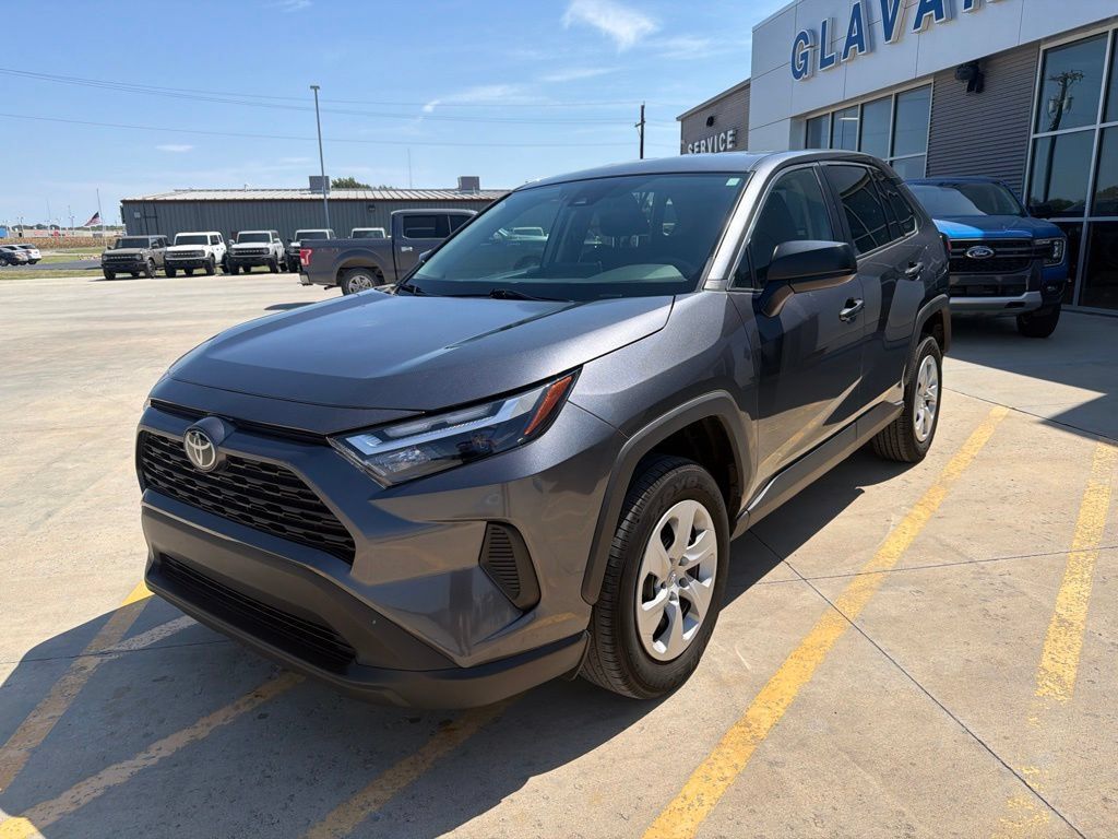 Used 2025 Toyota RAV4 LE AWD/4WD image 3