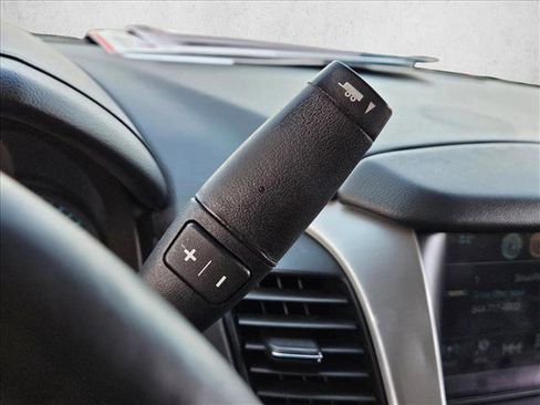 Used 2017 GMC Yukon XL SLT image 16