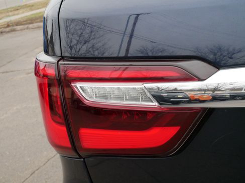 Used 2024 INFINITI QX80 Luxe image 17