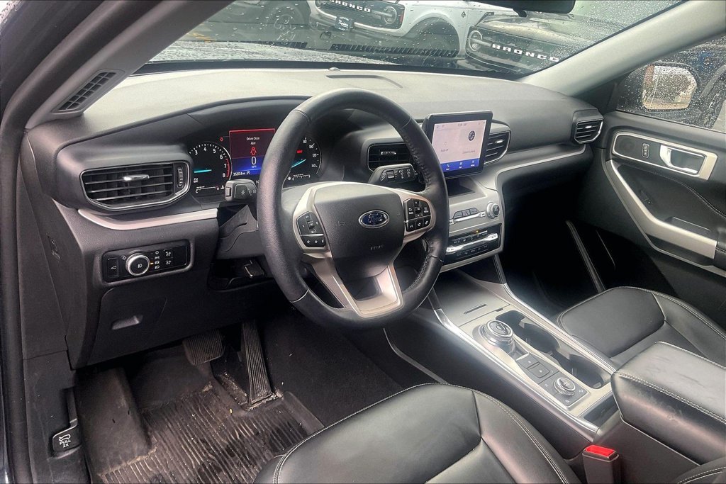 Used 2024 Ford Explorer XLT w/ Equipment Group 202A AWD/4WD image 13