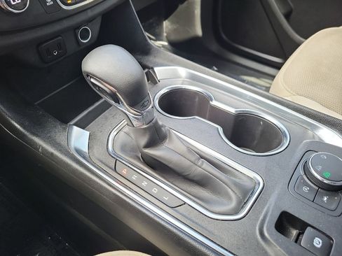 Used 2023 Chevrolet Traverse LS image 21