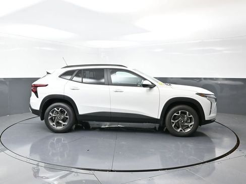 New 2025 Chevrolet Trax LT w/ Driver Confidence Package image 3