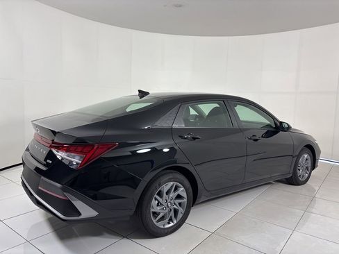 New 2025 Hyundai Elantra Hybrid FWD image 5