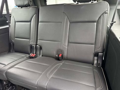 Used 2021 Chevrolet Suburban Premier image 11