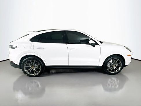 Certified 2023 Porsche Cayenne Platinum Edition image 8