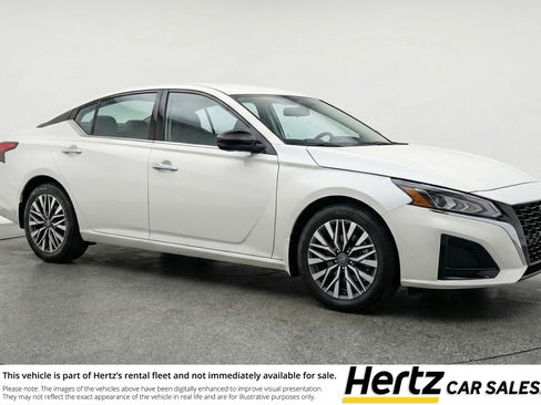 Used 2025 Nissan Altima 2.5 SV image 1