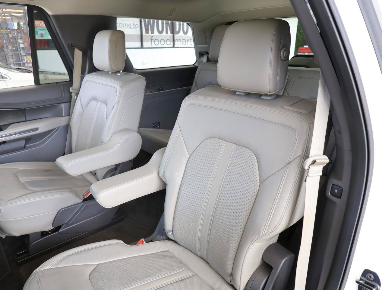 Used 2018 Ford Expedition Limited w/ Equipment Group 302A RWD image 22