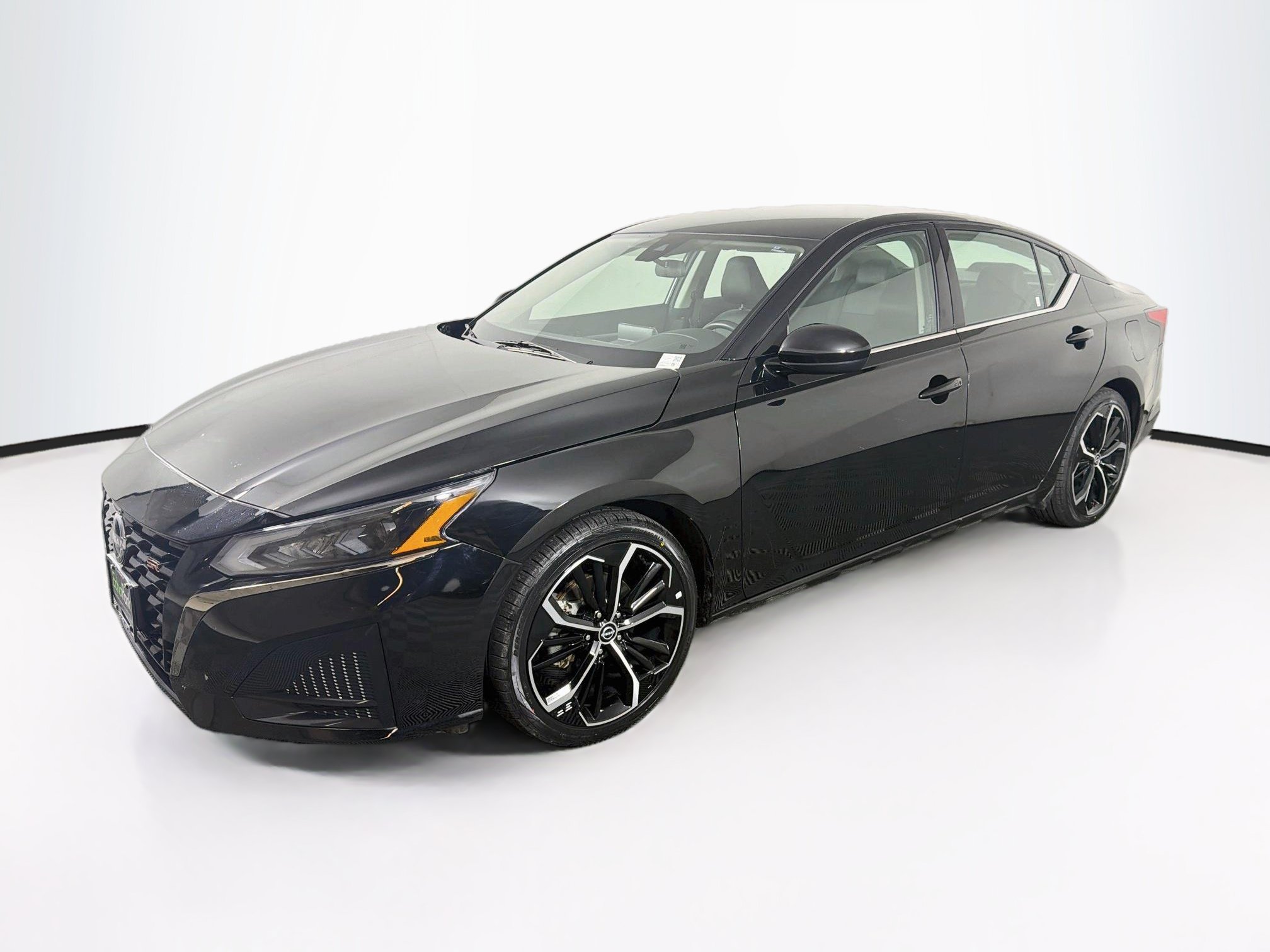 Used 2025 Nissan Altima 2.5 SR FWD image 3