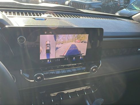 Used 2025 Chevrolet Colorado ZR2 w/ Technology Package image 34