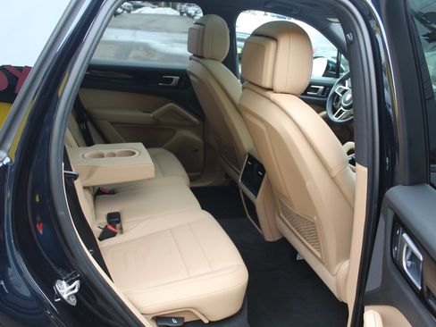 Used 2023 Porsche Cayenne image 15