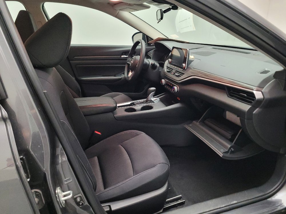 Used 2025 Nissan Altima 2.5 SV FWD image 21