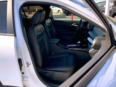 Used 2025 Chevrolet Trax RS w/ Sunroof Package image 9