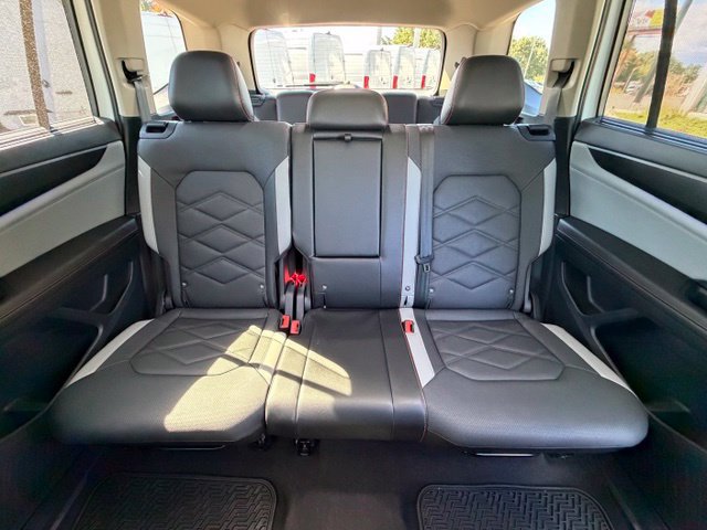 Used 2024 Volkswagen Atlas Peak Edition SEL AWD/4WD image 17