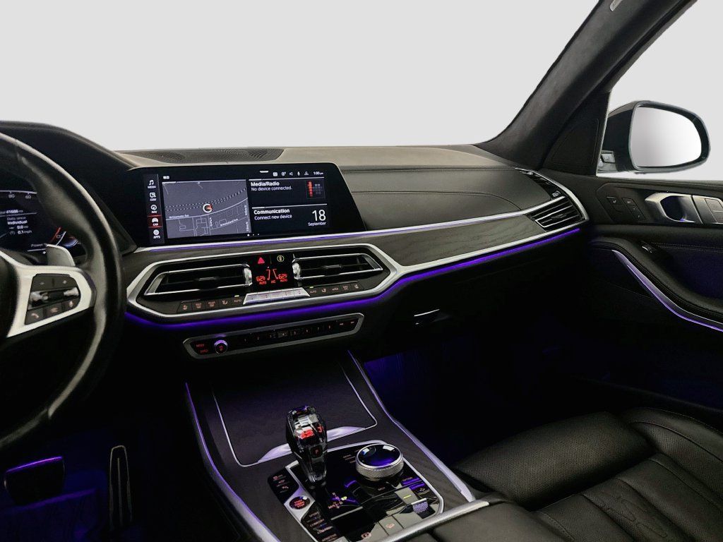 Used 2022 BMW X7 xDrive40i w/ M Sport Package AWD/4WD image 25