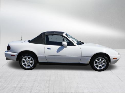 Used 1997 MAZDA MX-5 Miata RWD image 8
