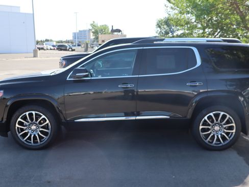 Used 2023 GMC Acadia Denali w/ Denali Technology Package AWD/4WD image 4