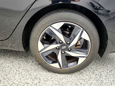 Used 2023 Hyundai Elantra SEL w/ Convenience Package FWD image 9