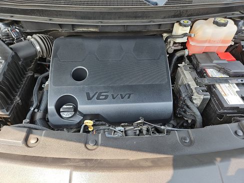 Used 2021 Chevrolet Traverse LS FWD image 27