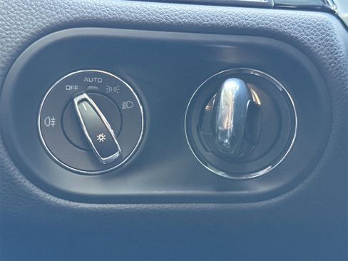 Used 2025 Porsche Macan image 31