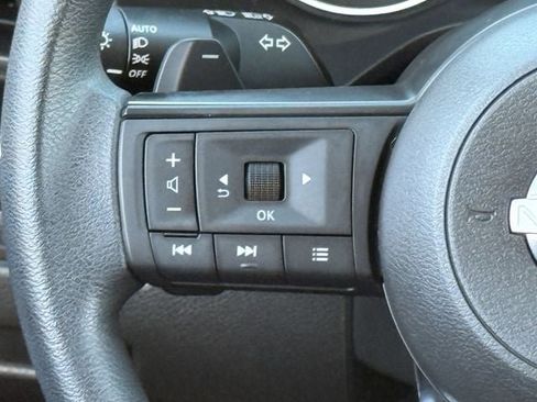 Used 2023 Nissan Rogue S image 12