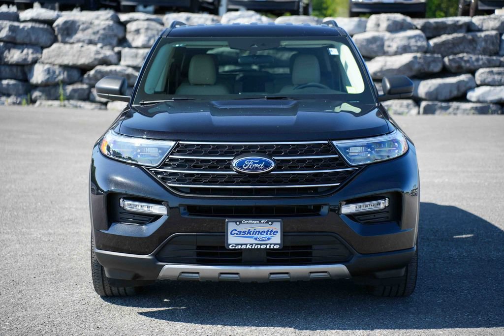 Used 2024 Ford Explorer XLT w/ Equipment Group 202A AWD/4WD image 2
