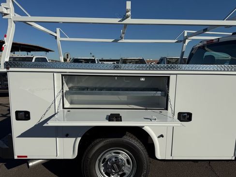 New 2026 Ford F250 XL w/ XL Chrome Package image 8